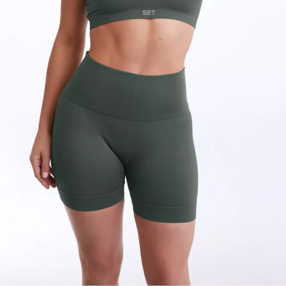 NWOT Set Active Sculptflex Shorts - Vegas L